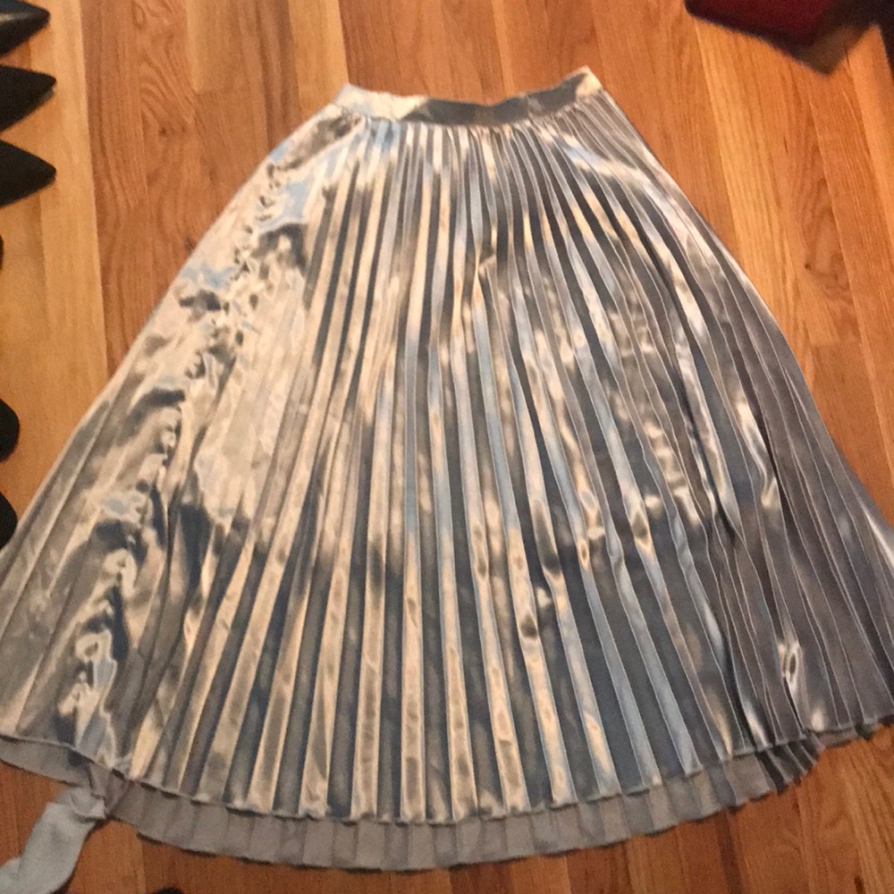 Pleated midi skirt metallic silver